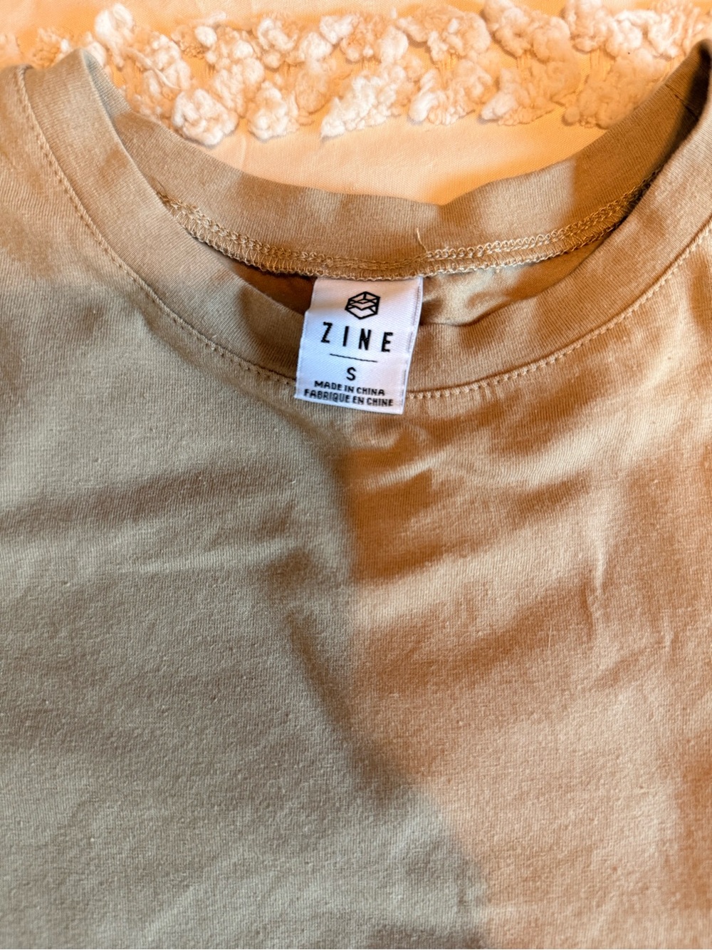 NWT Zine Tan Open Back Buckle Crop Top Size Small - Picture 4 of 4